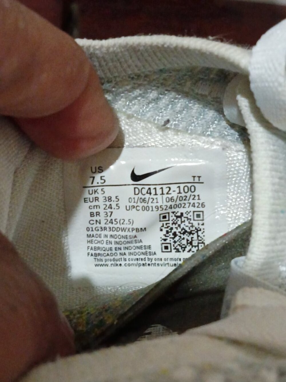Nike Air Vapormax 2021 Flyknit Women's Gray White Running Shoes SIZE 7.5 - Picture 2 of 14